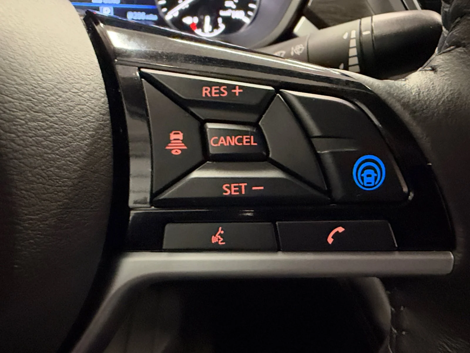 Used 2023 Pearl White Tricoat Nissan 2.5 SV image 35