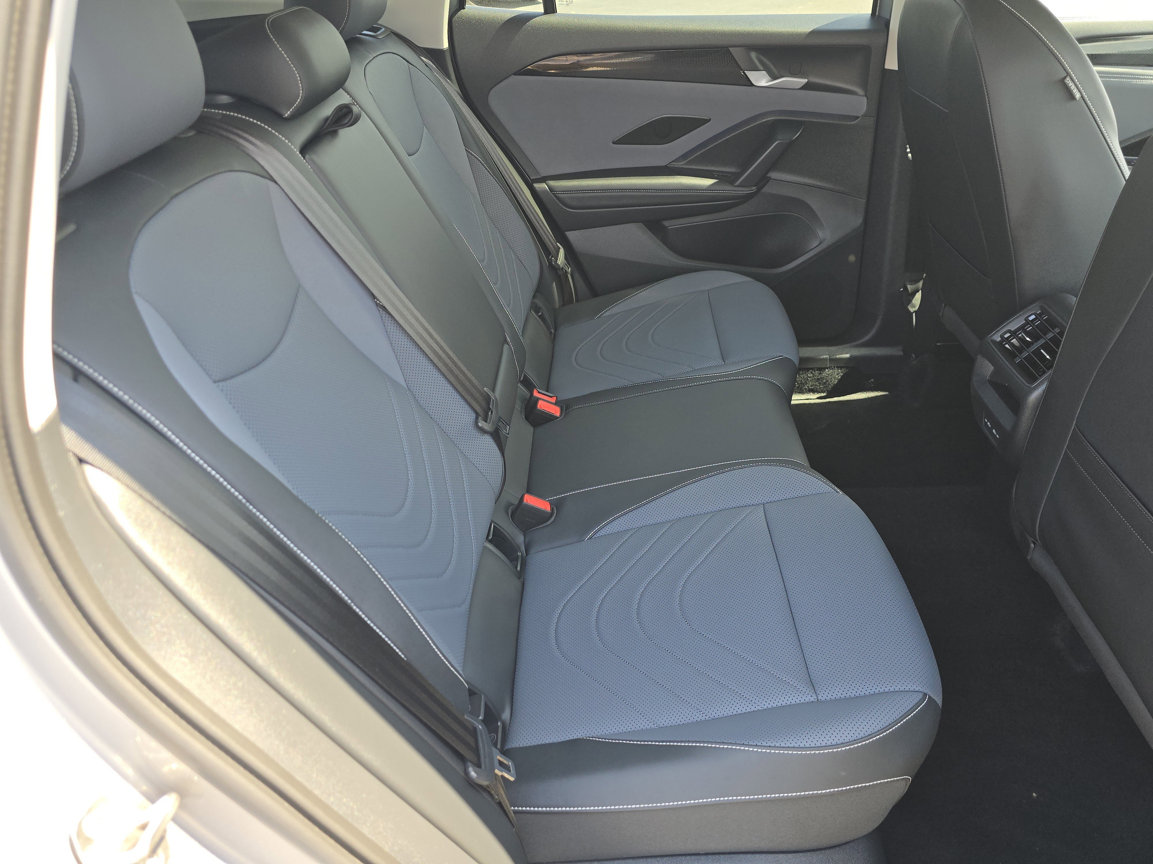 New 2025 Pyrite Silver Metallic Volkswagen SE image 16