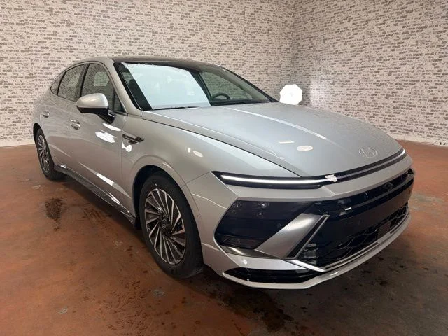 New 2026 Aero Silver Hyundai Limited image 9