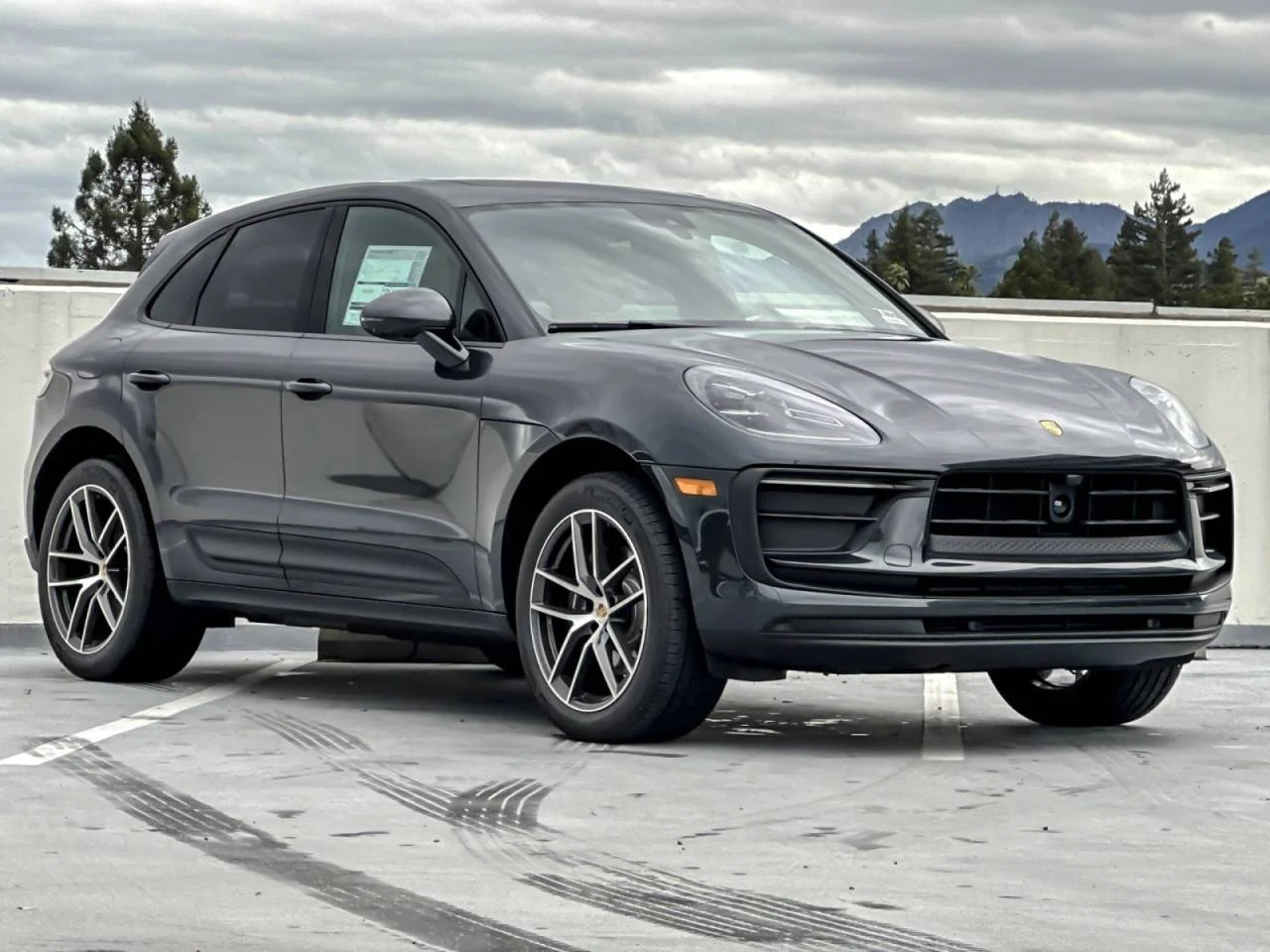 2026 Porsche Macan - Photo 10