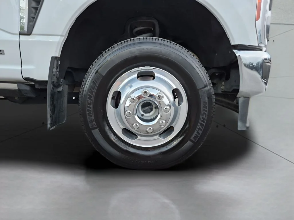 Used 2023 White Ford Lariat image 20