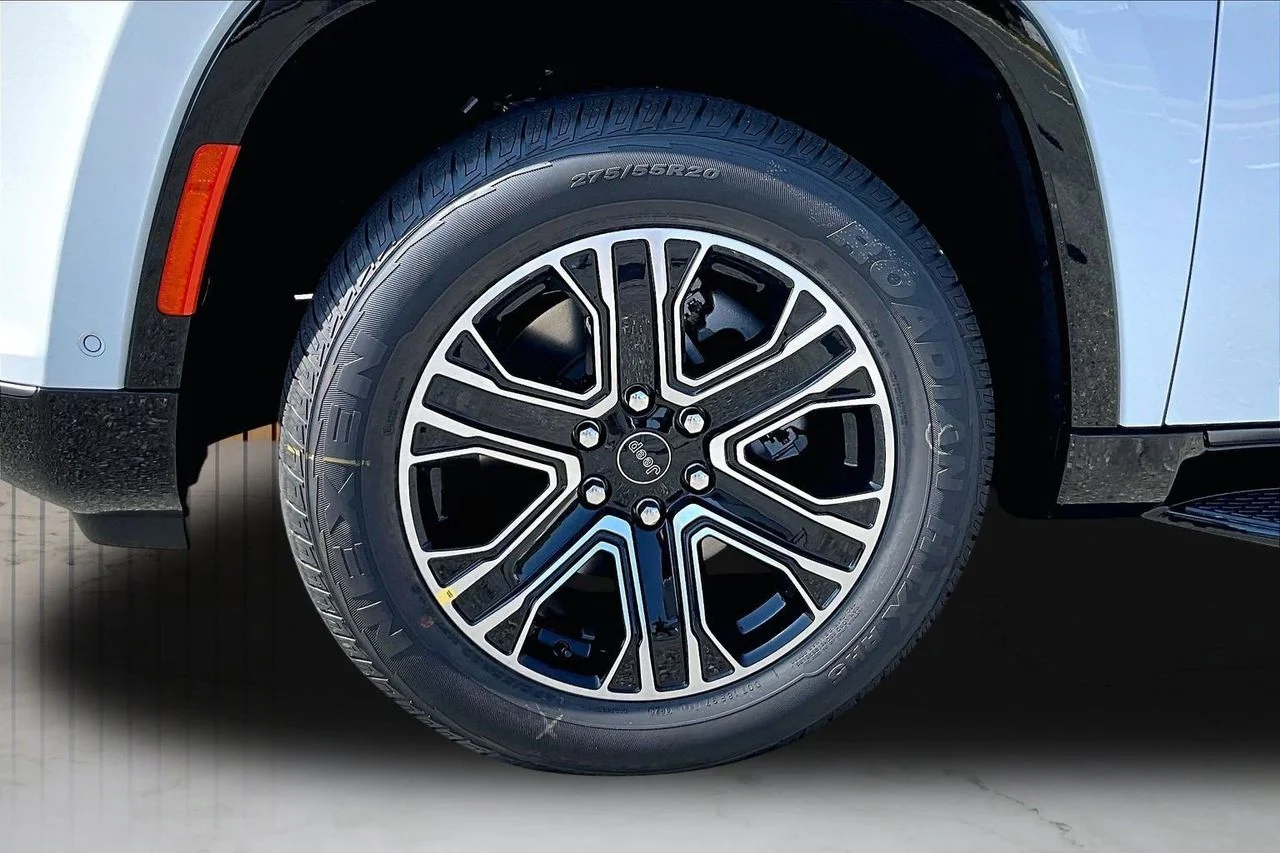 New 2026 Bright White Clear-Coat Exterior Paint Jeep  image 33