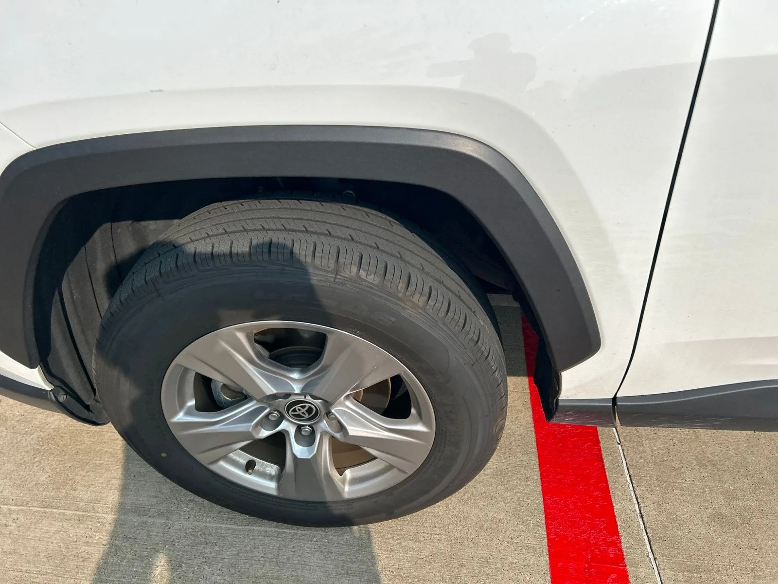 Used 2025 White Toyota XLE image 27