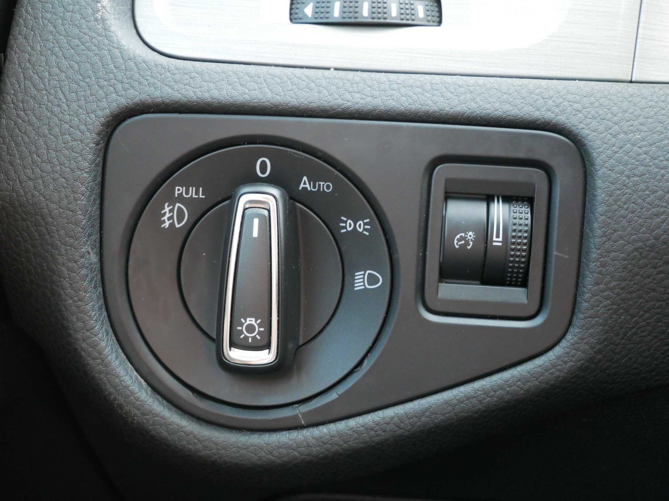 Used 2015 Black Volkswagen  image 19