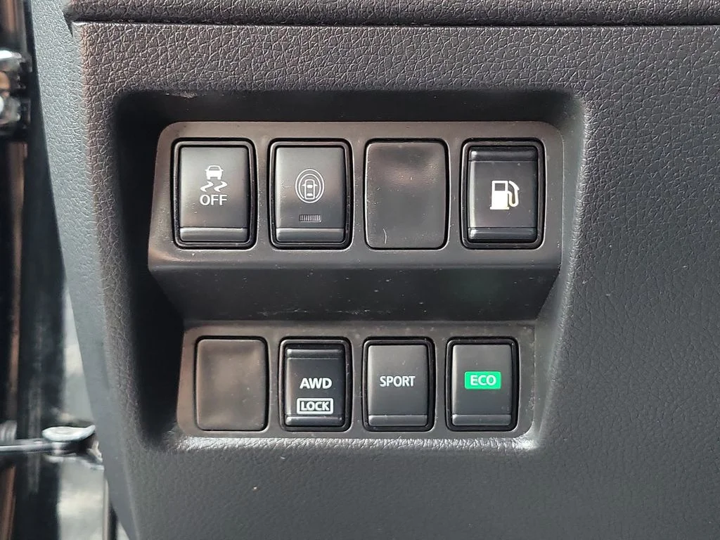 Used 2019 Black Nissan S image 23