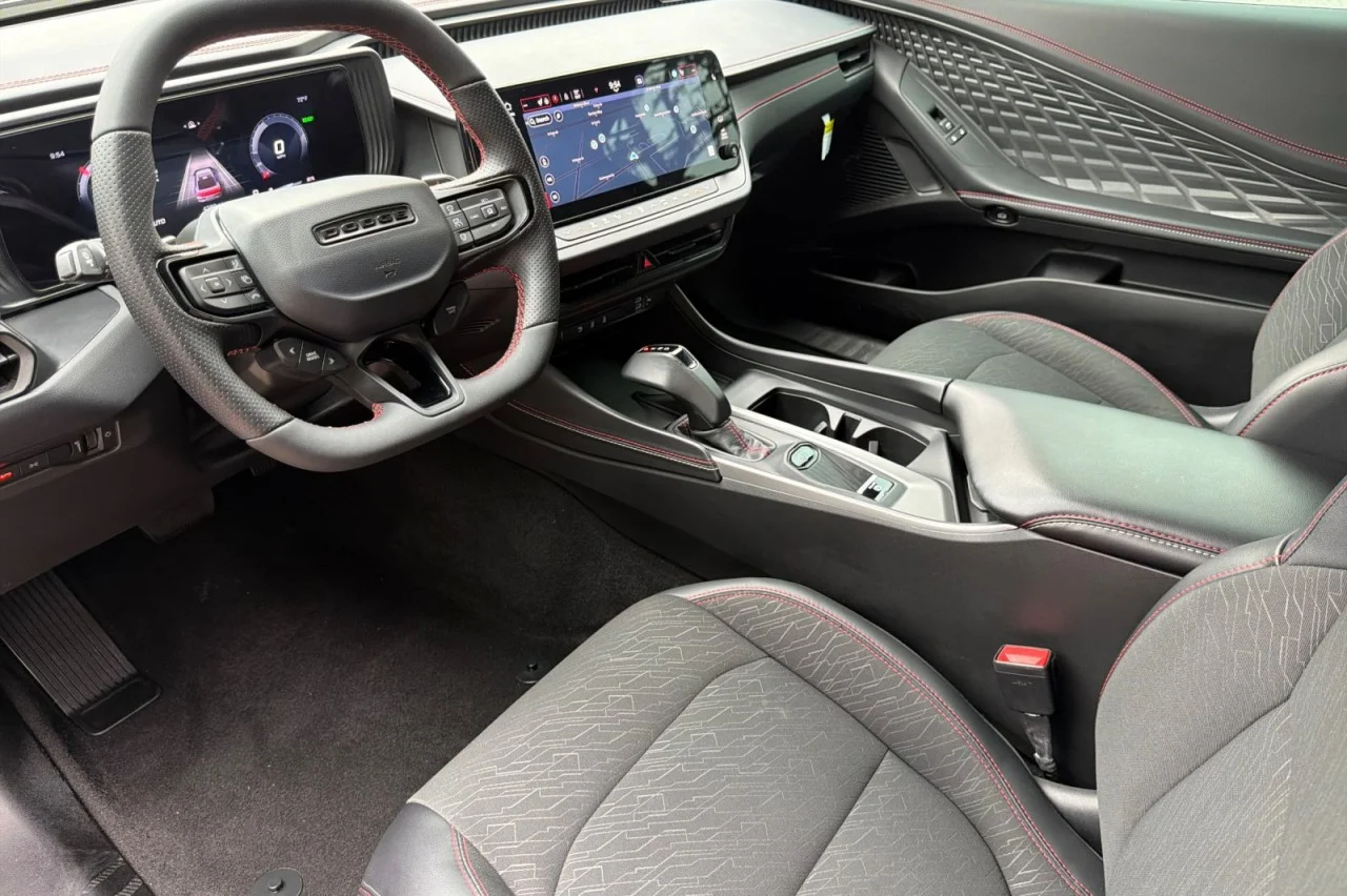 Used 2025 DIAMOND BLACK CRYST Dodge R/T image 9