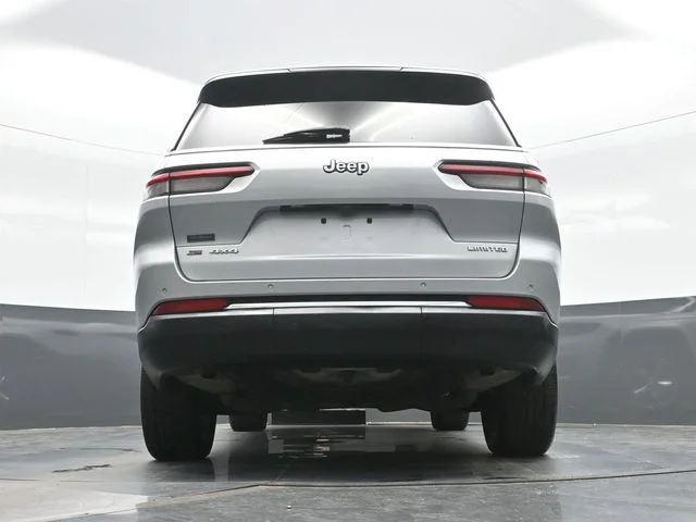 Used 2021 Silver Jeep Limited image 18