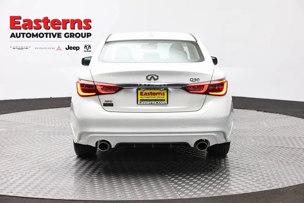 Used 2023 White INFINITI LUXE image 9
