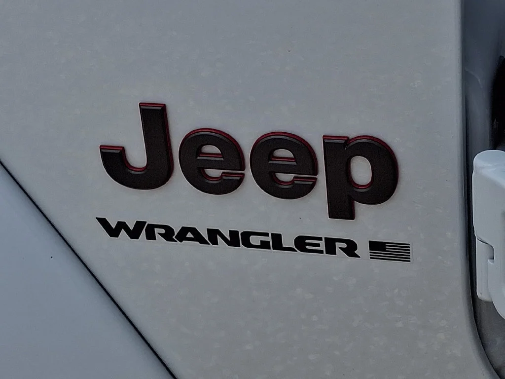 New 2026 Bright White Clear-Coat Exterior Paint Jeep Rubicon image 20