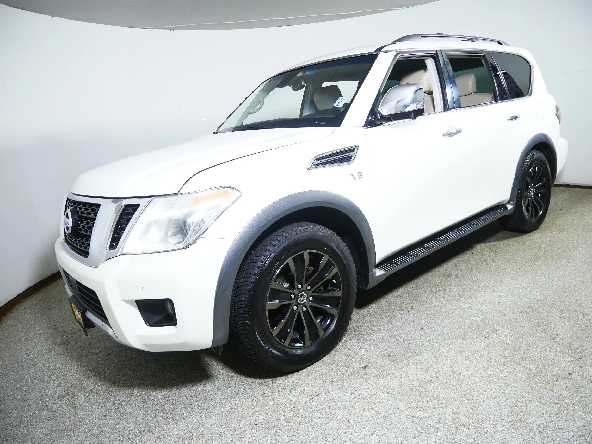 Used 2017 Pearl White Nissan Platinum image 3
