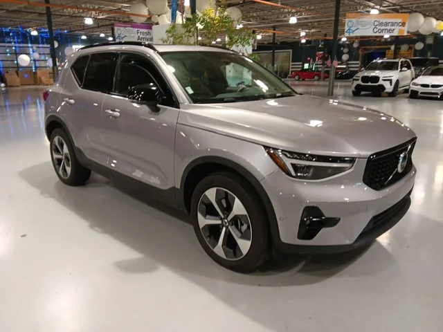 2026 Volvo XC40 B5 Plus