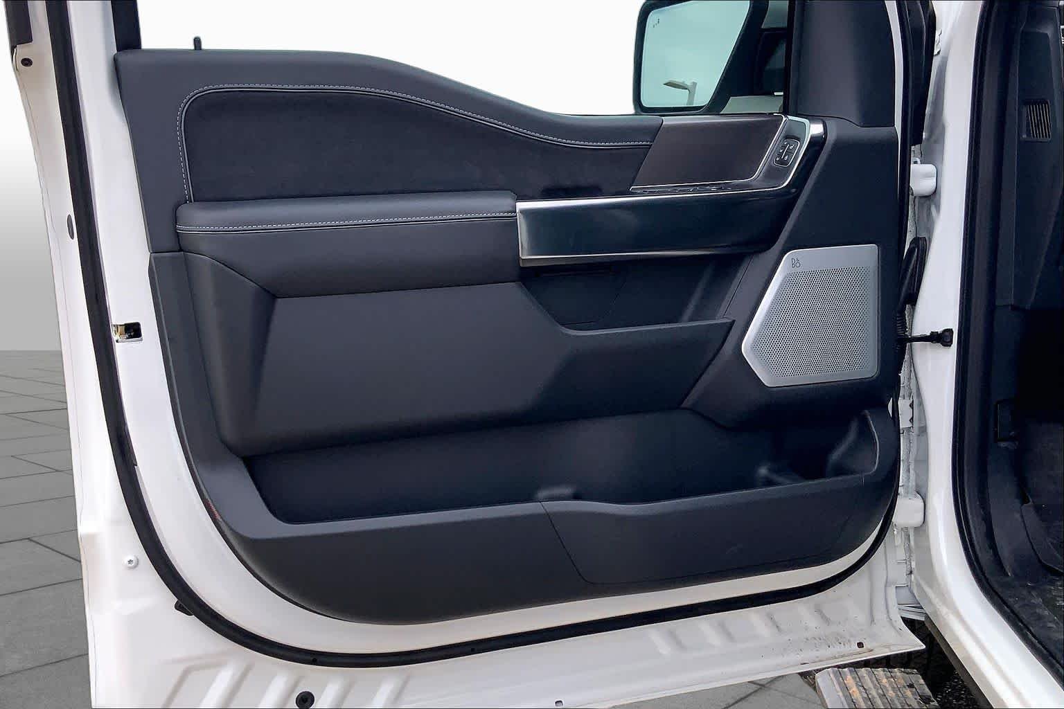 New 2026 Star White Metallic Tri-Coat Ford Platinum image 10