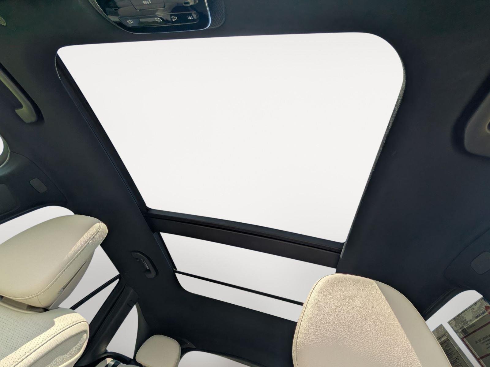Used 2026 Polar White Mercedes-Benz GLC 300 image 25