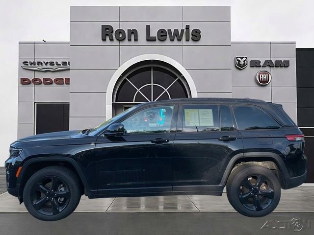 Used 2023 Black Jeep Altitude X image 1