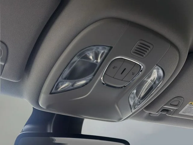 Used 2022 Silver Jeep Latitude image 29