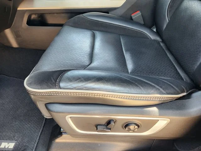 Used 2019 Black Ram Laramie image 24