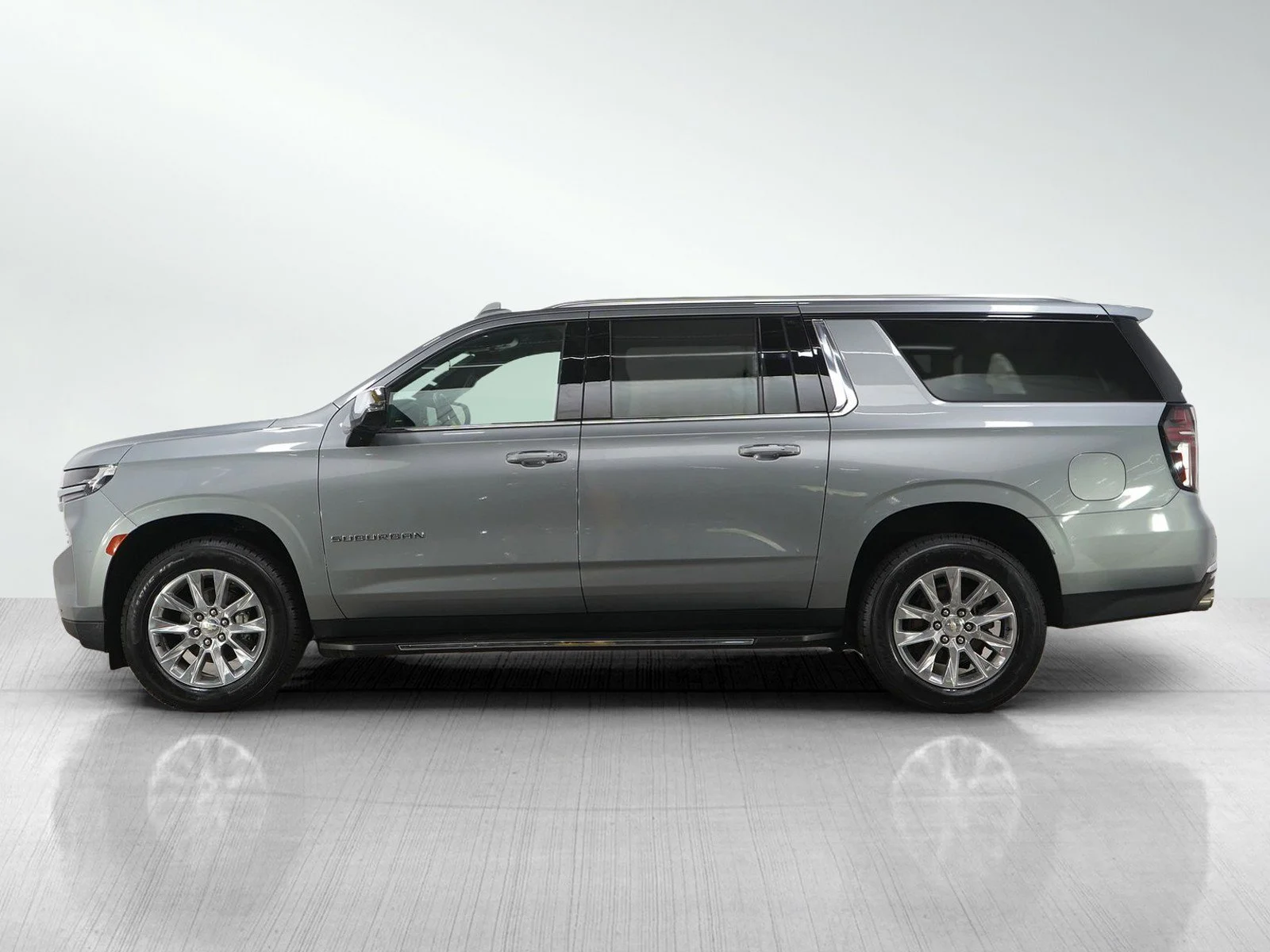 Used 2023 Chevrolet Suburban Premier with VIN 1GNSKFKD3PR307679 for sale in Burnsville, Minnesota