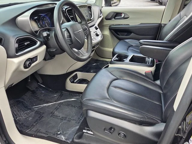 Used 2023 Black Chrysler Touring L image 16