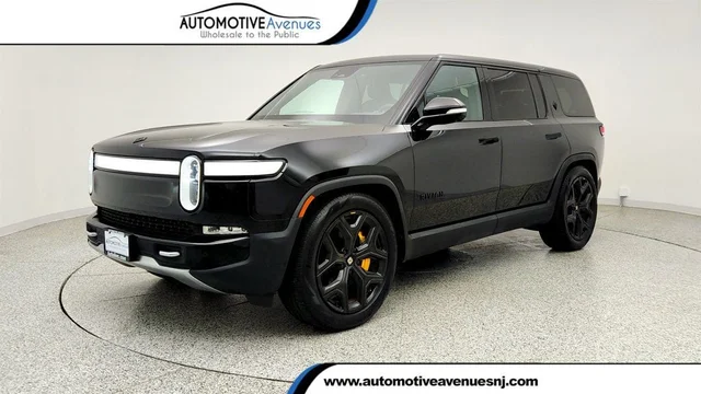 2023 Rivian R1S Adventure Quad-Motor Large Pack w/ 22'' Sport Wheels