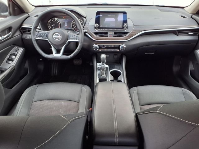 Used 2024 Red Nissan 2.5 SV image 8