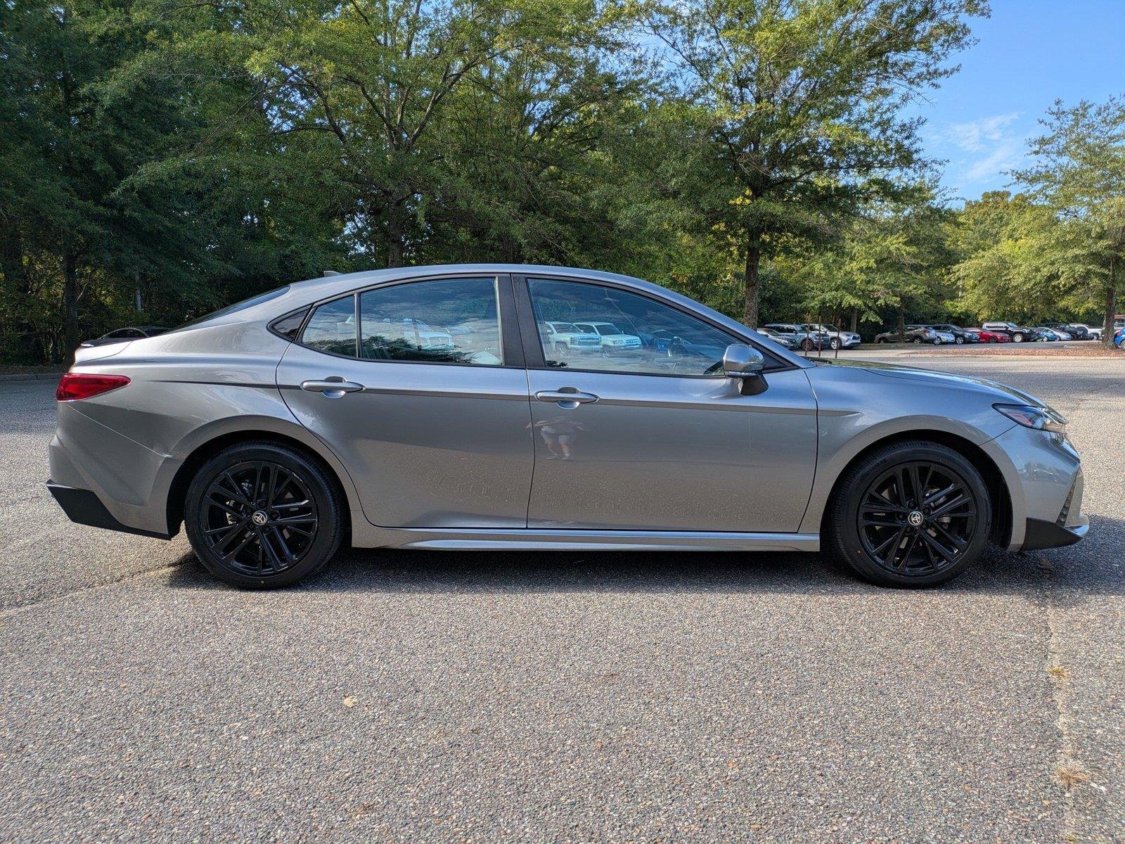 Used 2025  Toyota SE image 3