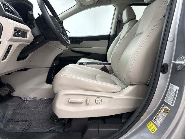 Used 2026 Solar Silver Metallic Honda EX-L image 13