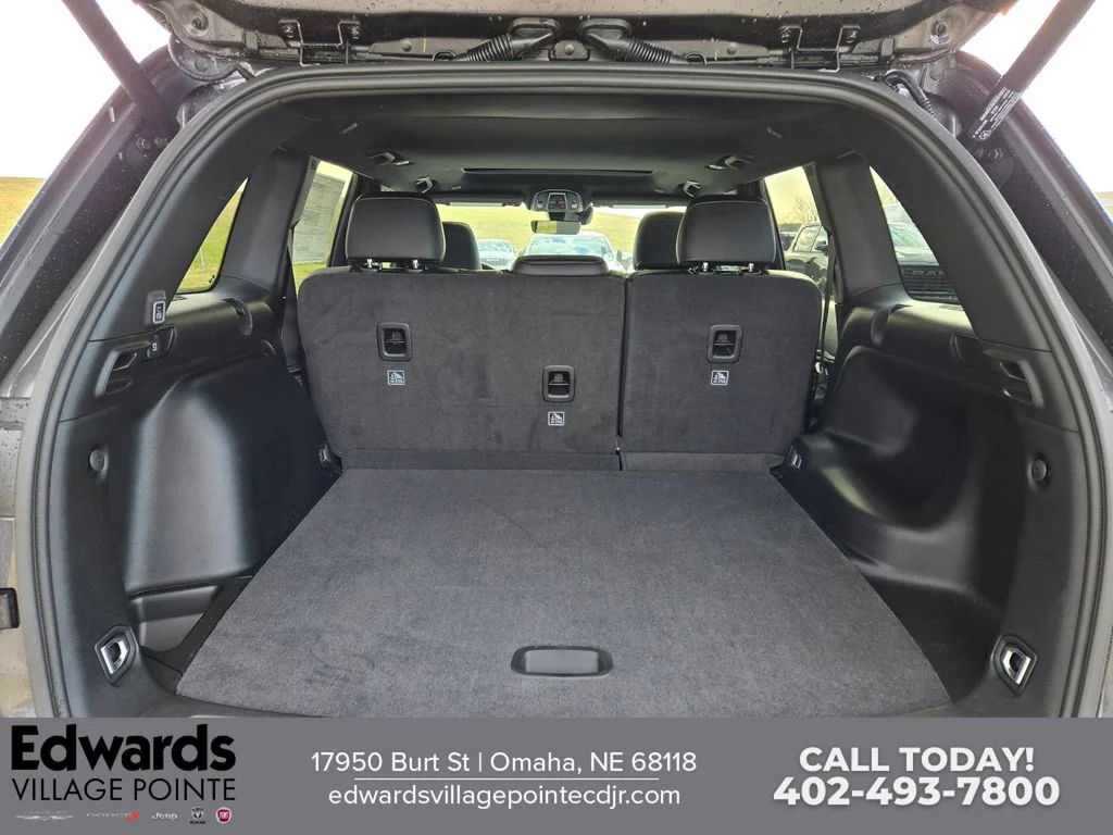 New 2026 Baltic Gray Metallic Clear-Coat Exterior Paint Jeep Laredo Altitude image 28