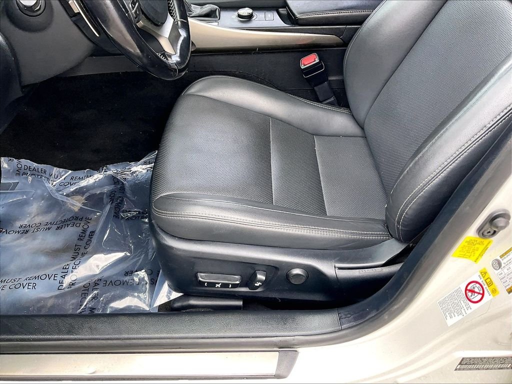 Used 2017 Eminent White Pearl Lexus 200t image 34