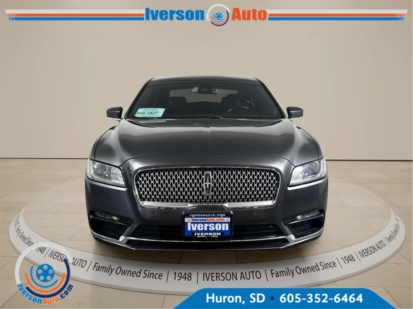 Used 2019 Gray Lincoln Select image 2