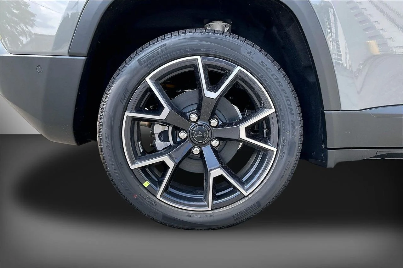 New 2026 Sting-Gray Clear-Coat Exterior Paint Jeep Overland image 35