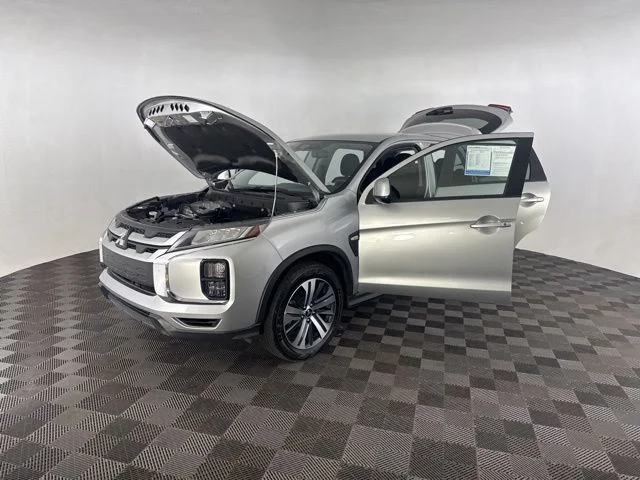 Used 2024 Black Mitsubishi  image 10