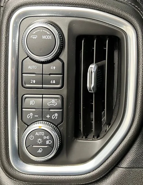 Used 2021 Black GMC Denali image 30