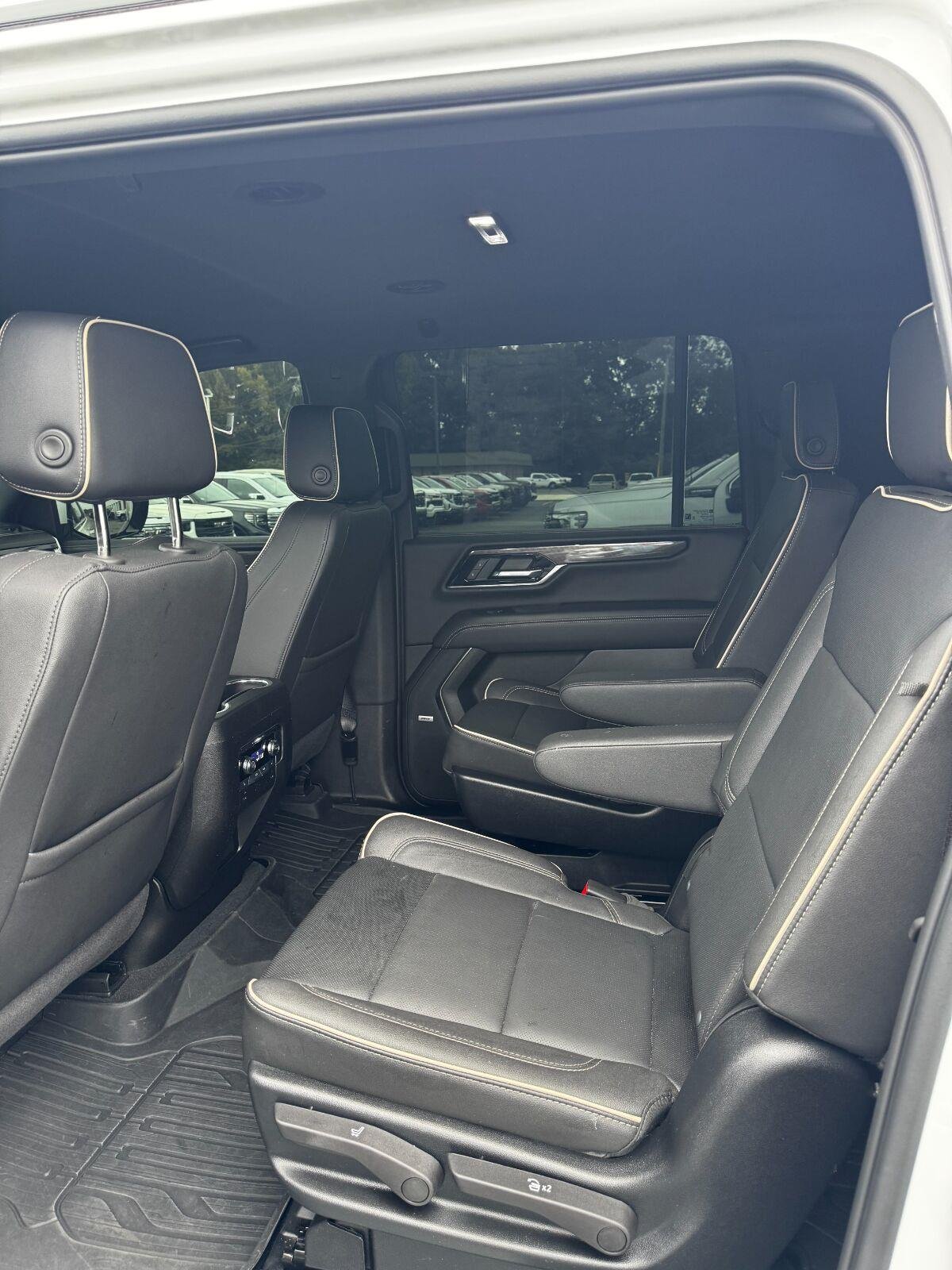 Used 2025 Summit White GMC Elevation image 27