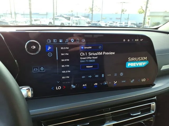 Used 2025 Summit White Chevrolet LT image 19