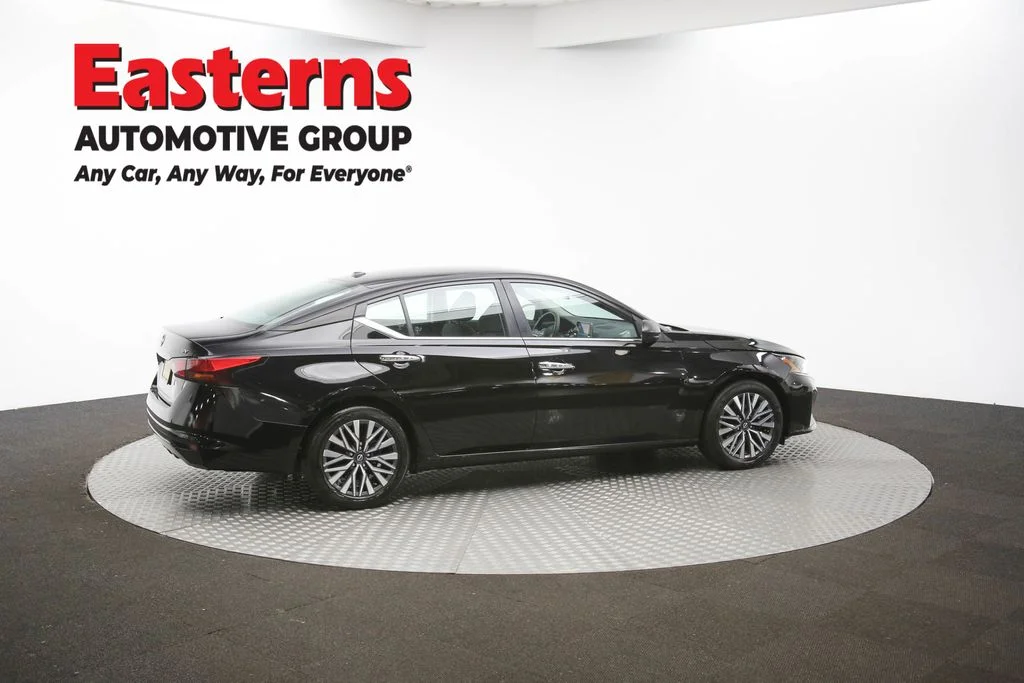 Used 2024 Black Nissan 2.5 SV image 40