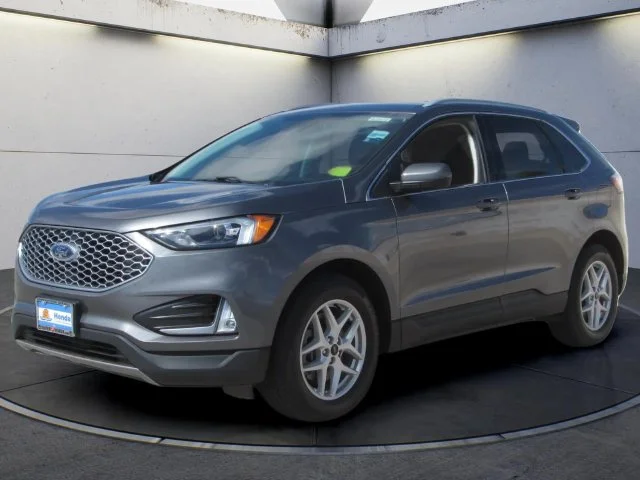 Used 2024 Gray Metallic Ford SEL image 1