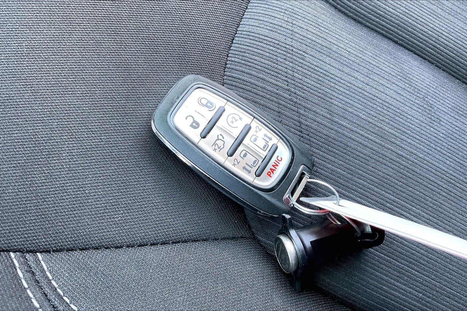 Used 2024 Silver Mist Clearcoat Chrysler LX image 13