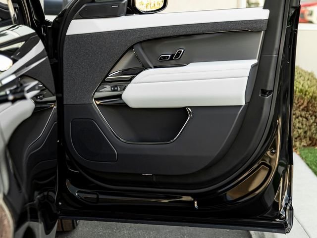 New 2026 Santorini Black LAND ROVER SE image 34