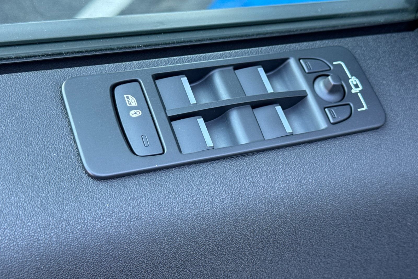 Used 2022 Blue Land Rover S R-Dynamic image 27