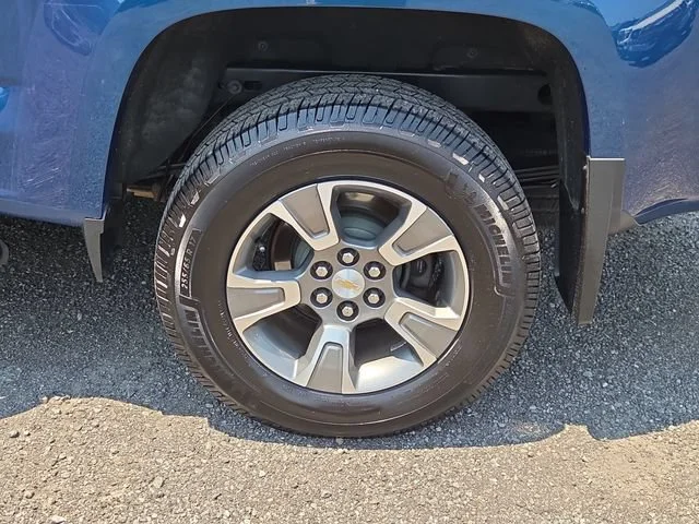 Used 2019 PACIFIC BLUE METALLIC Chevrolet 4WD Z71 image 6