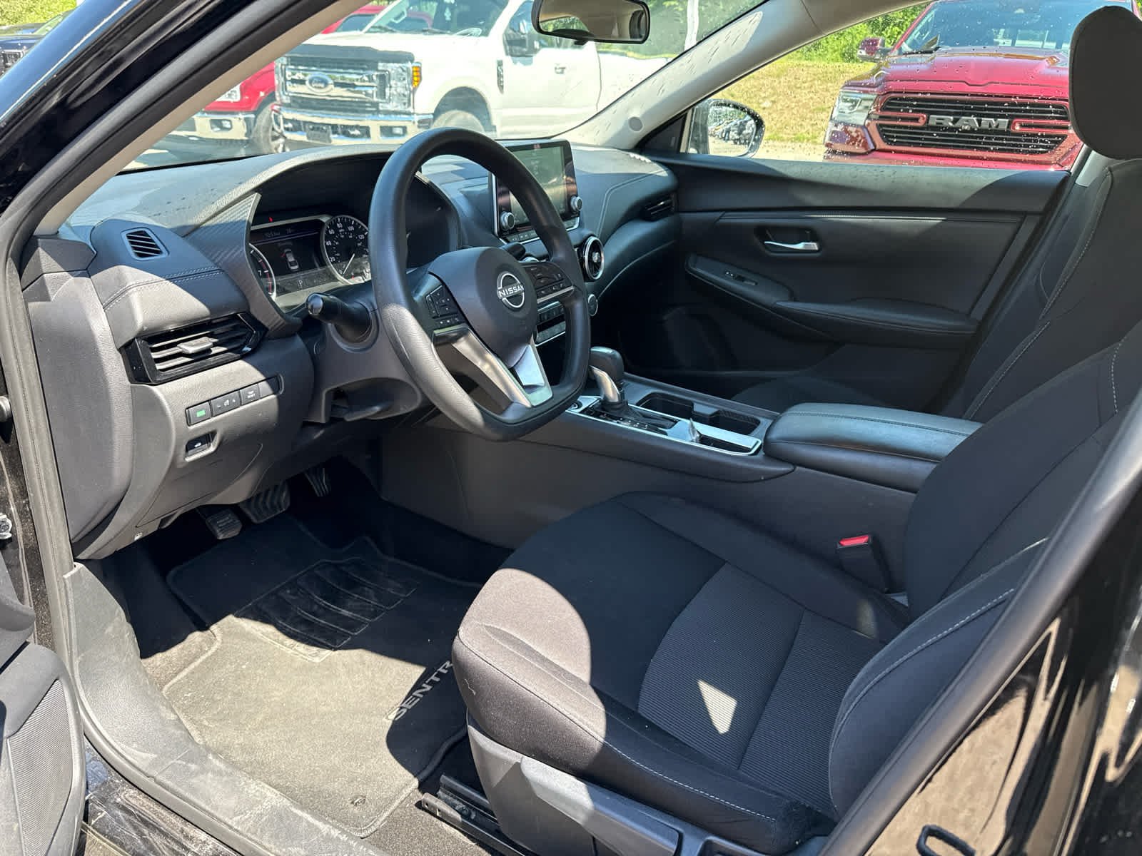 Used 2024 Blk/black Nissan SV image 10