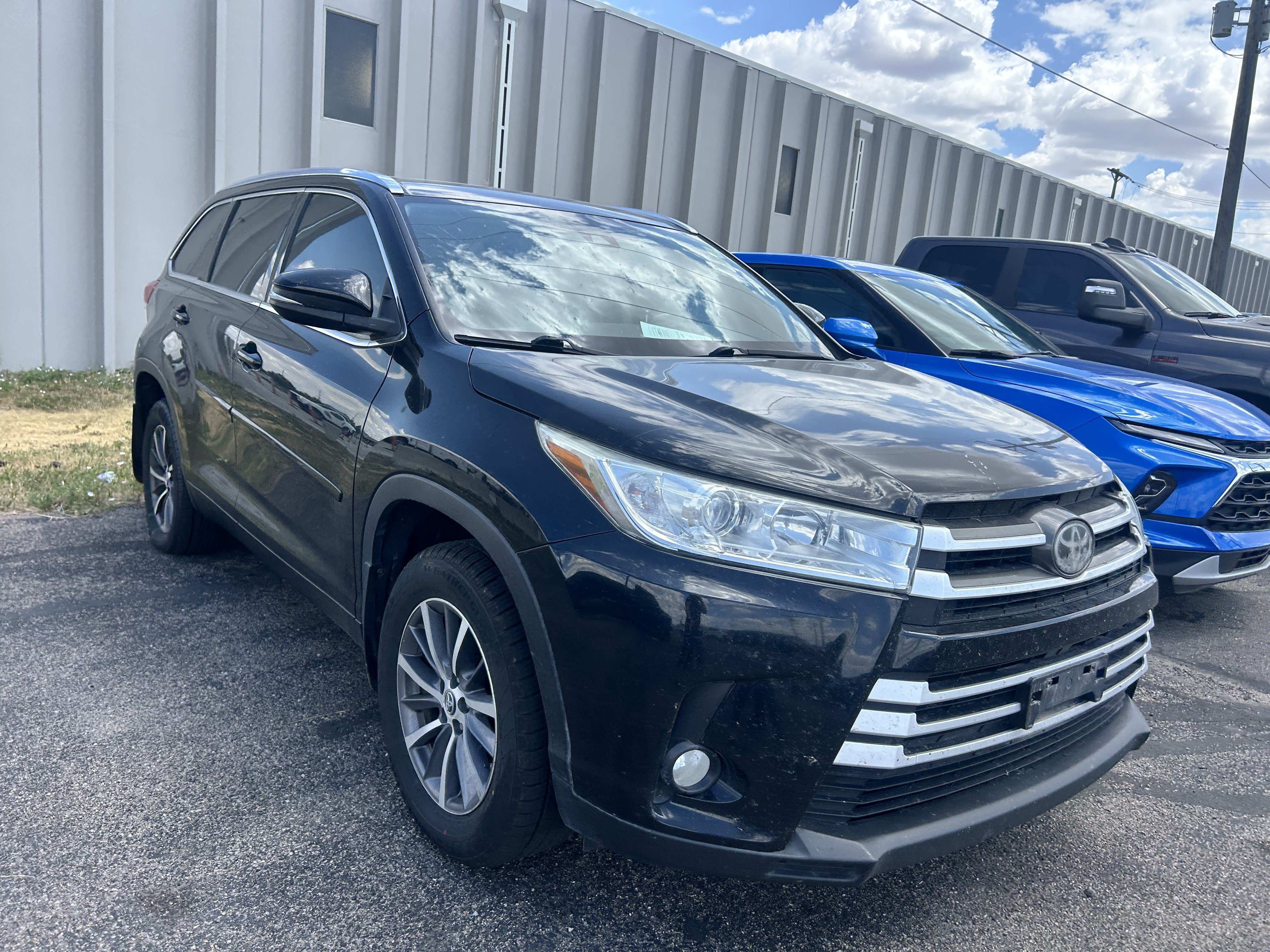 Used 2018 Midnight Black Metallic Toyota SE image 6