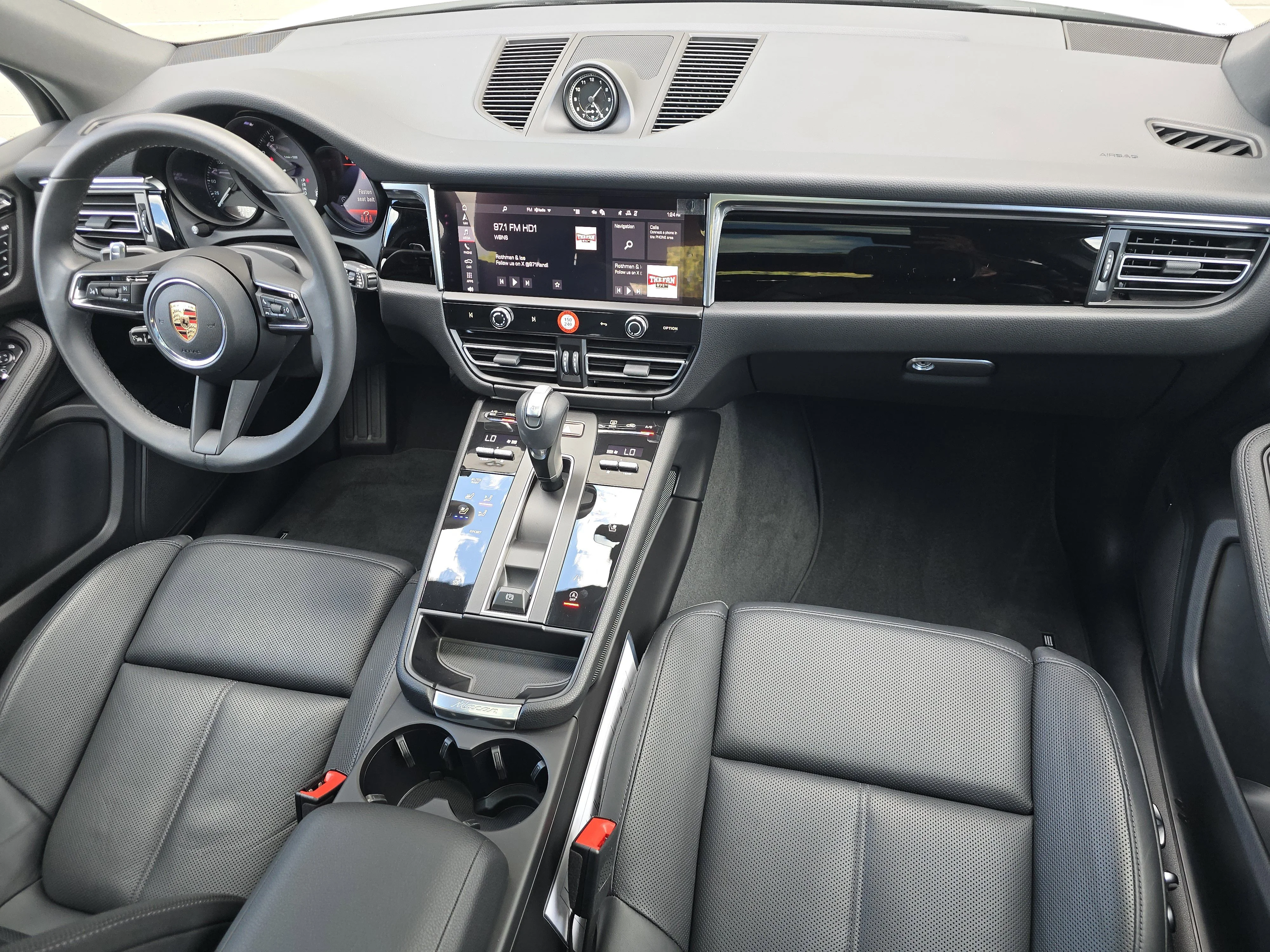 2025 Porsche Macan T - Photo 15