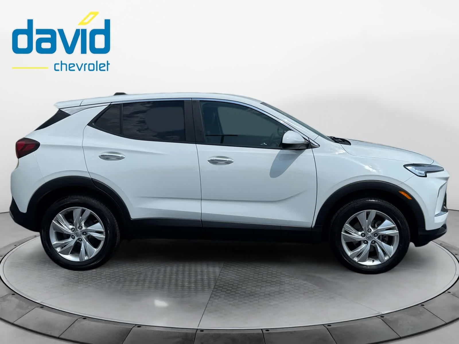 Used 2024 Summit White Buick Preferred image 4