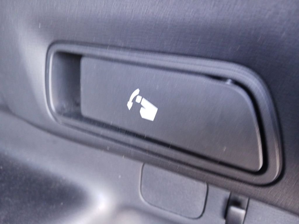 Used 2022 Red Mitsubishi ES image 29