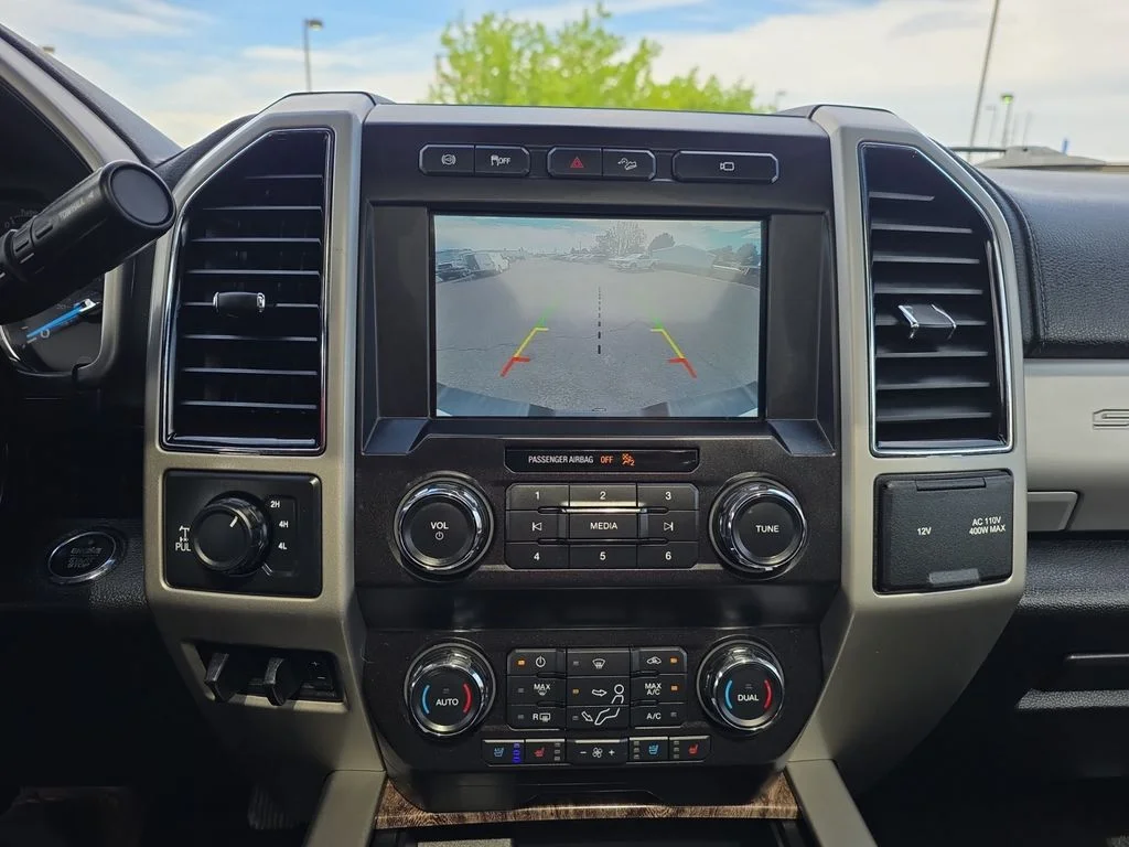 Used 2019 White Platinum Tri-Coat Metallic Ford LARIAT image 19