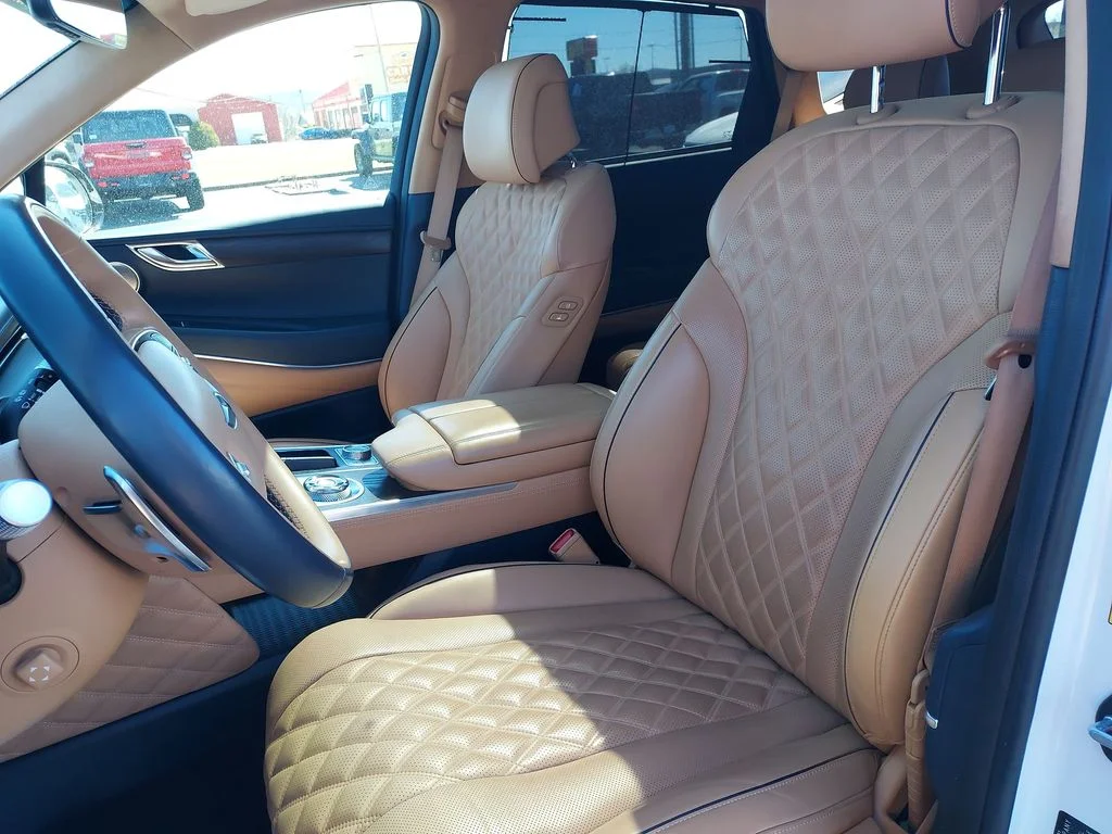 Used 2023 White Genesis 3.5T image 17