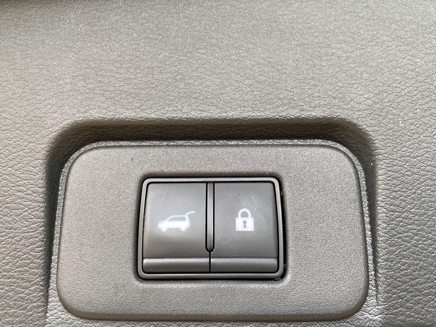 Certified Used 2023 Pearl White Tricoat Nissan Platinum image 10