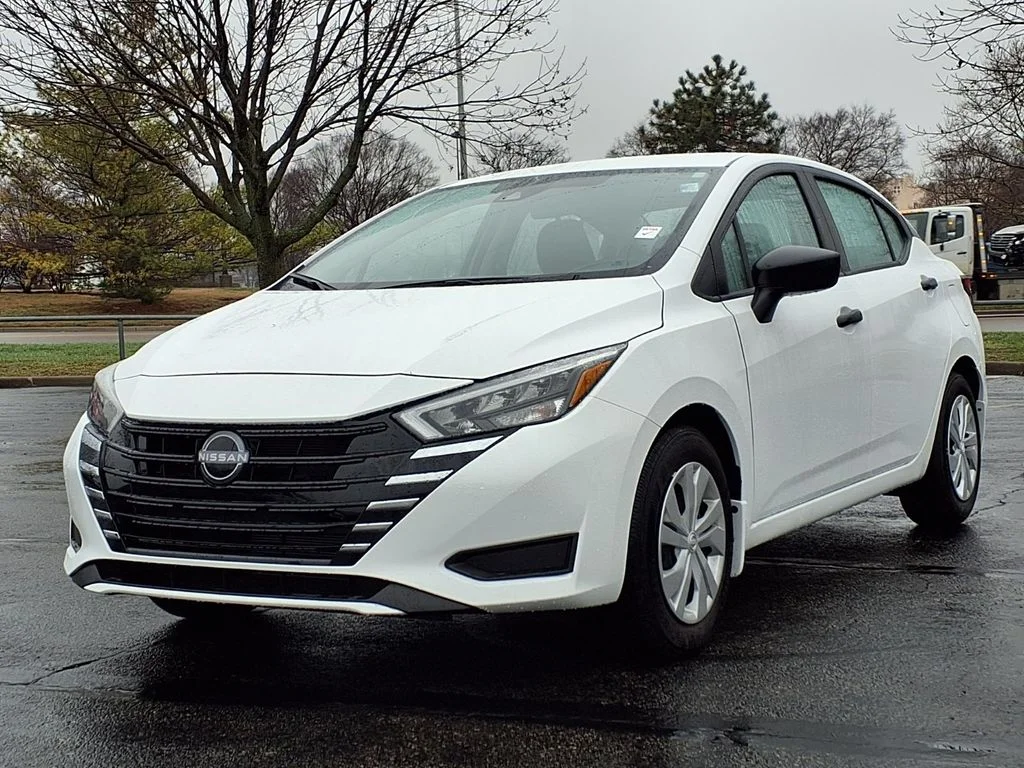 Used 2025 Nissan Versa Sedan S with VIN 3N1CN8DV4SL812381 for sale in Kansas City