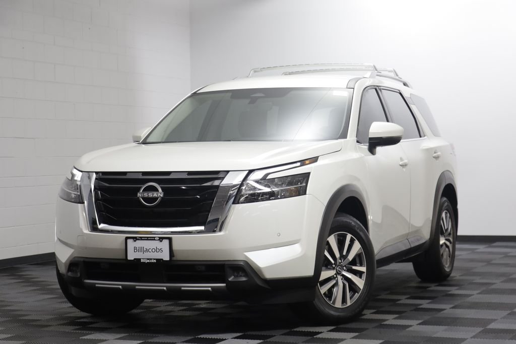 2023 Nissan Pathfinder SL